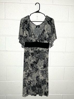< Y2K New Directions Black & White Pattern Flutter Sleeve Dress >
